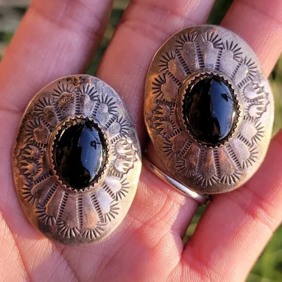 .Absolutely stunning vintage Native American handmade onyx stampwork large state
